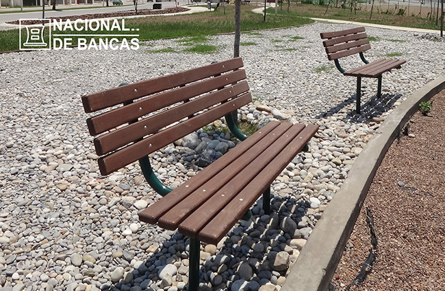 Banca de madera con respaldo GP 059